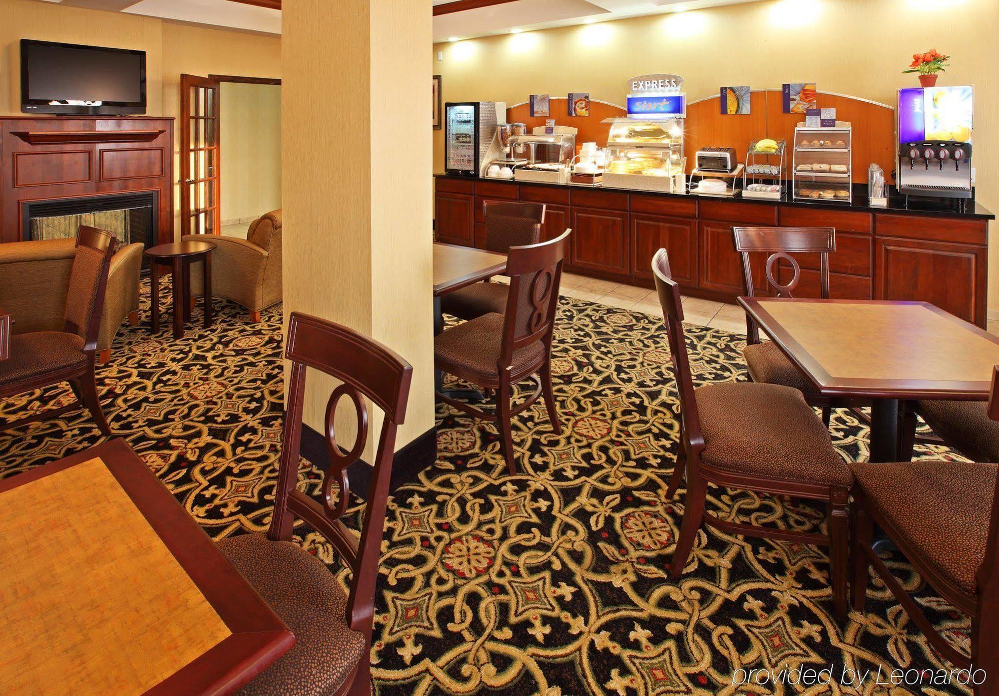 Holiday Inn Express Hotel & Suites Clarksville Εξωτερικό φωτογραφία